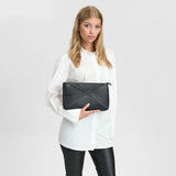DEPECHE Classic clutch with a twist Clutch 099 Black (Nero)