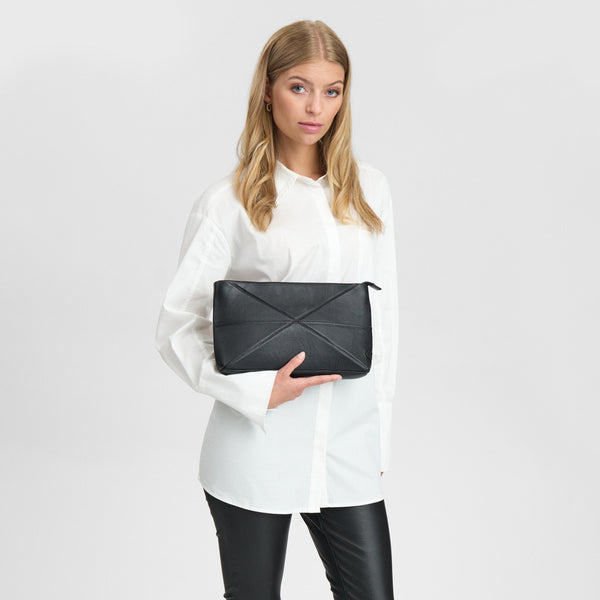 DEPECHE Classic clutch with a twist Clutch 099 Black (Nero)