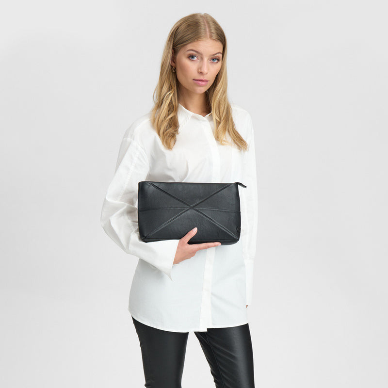 DEPECHE Classic clutch with a twist Clutch 099 Black (Nero)