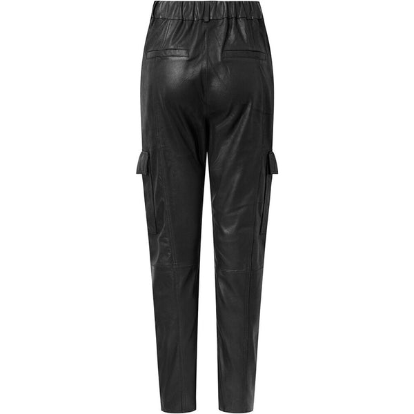 Heidi Klum kicks off fashion week in daring skintight leather trousers   Daily Mail Online