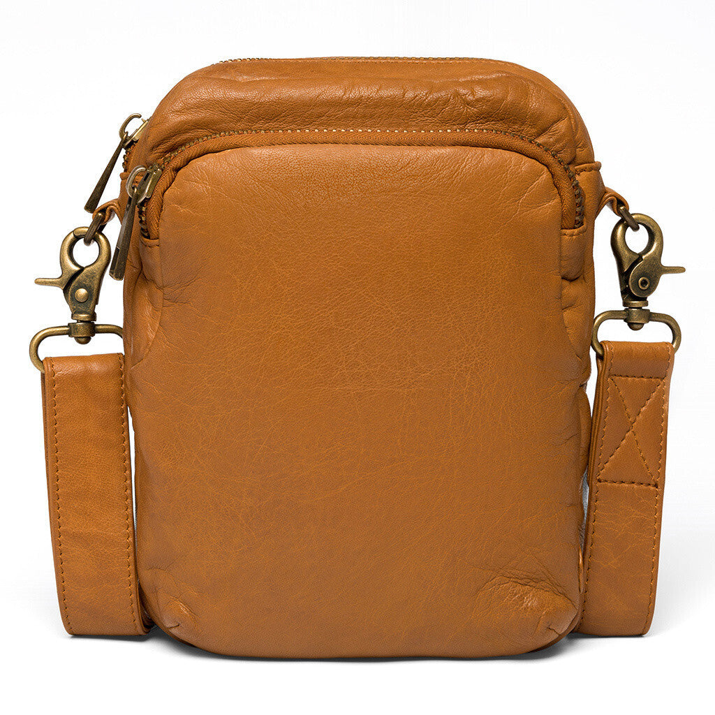 Crossover bag in strong and nice leather quality / 15092 - Cognac 