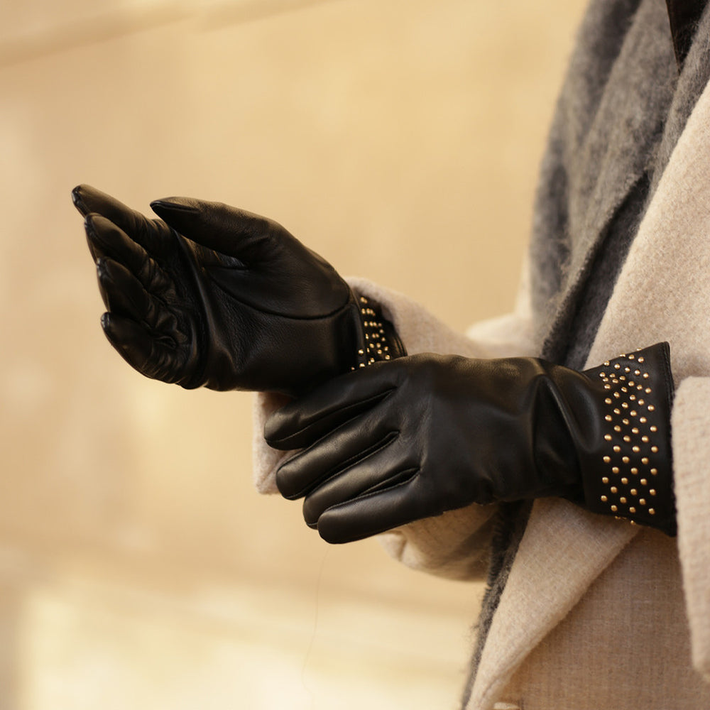 Leather gloves decorated with small studs 15496 Black Gold
