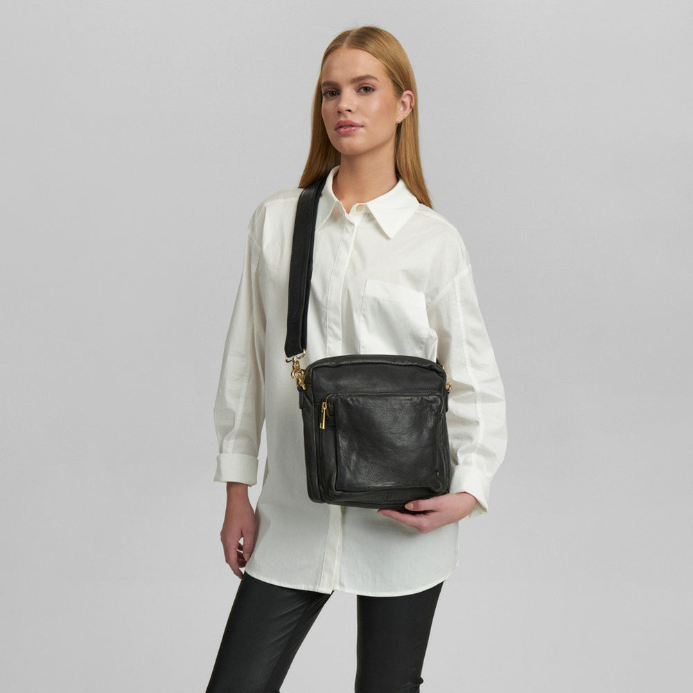 バッグ OLD DIESEL leather messenger bag black Diesel Men Old Leather Nylon Messenger Bag Black 32x35x10cm